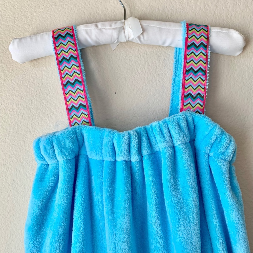 Wrap Towel with Adjustable Straps Blue with Chevron Ribbon Accents - Picture 6 of 8